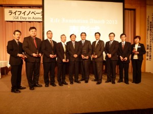 A group photo including Prof. Nakane and Aomori governor Mimura