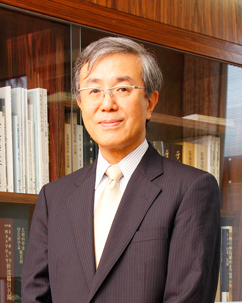 弘前大学長 佐藤 敬 写真