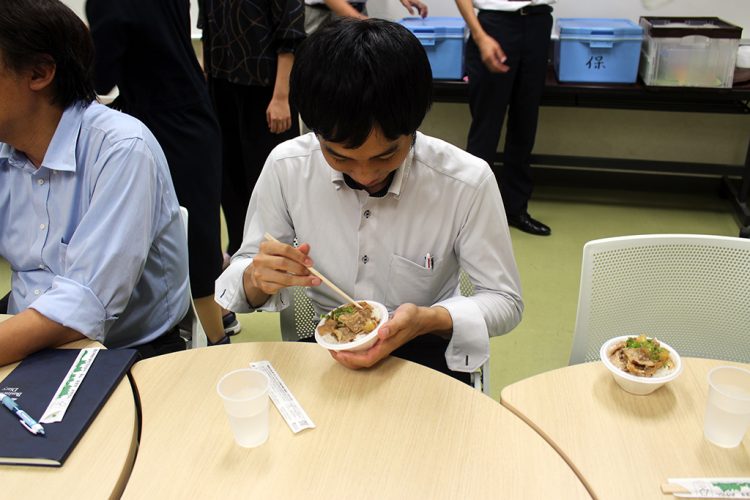 実食の様子