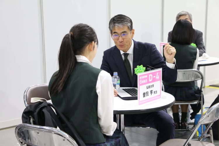 個別の質問に答える曽我教授