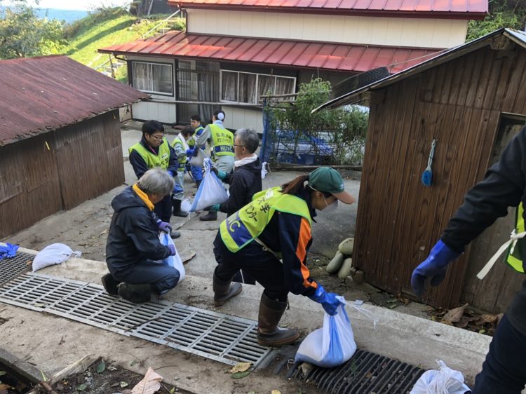 野田村内民家での災害ボランティア活動