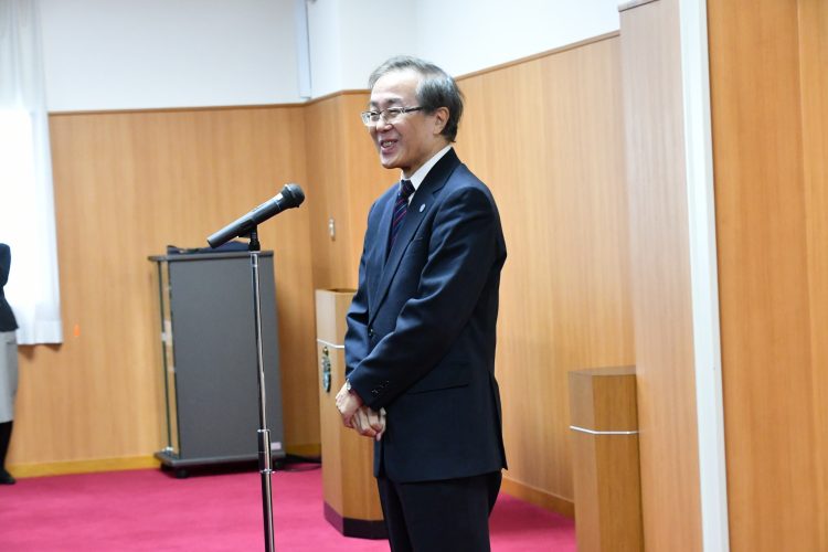 新年のあいさつをする佐藤学長