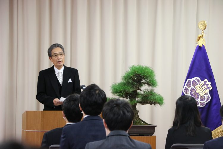 学長による告辞