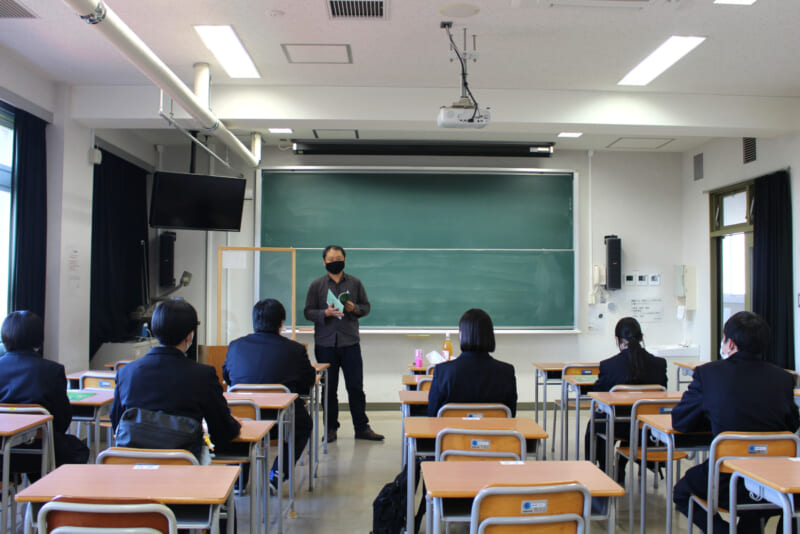 岩手県立伊保内高等学校が大学を見学