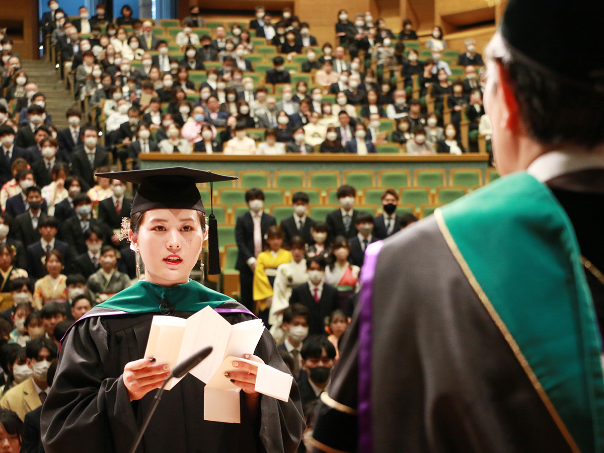 令和4年度弘前大学学位記授与式 - 弘前大学