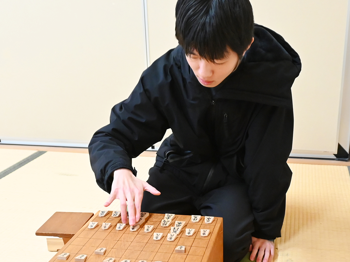 第47回朝日アマチュア将棋名人戦」の北東北代表決定戦において弘大生が