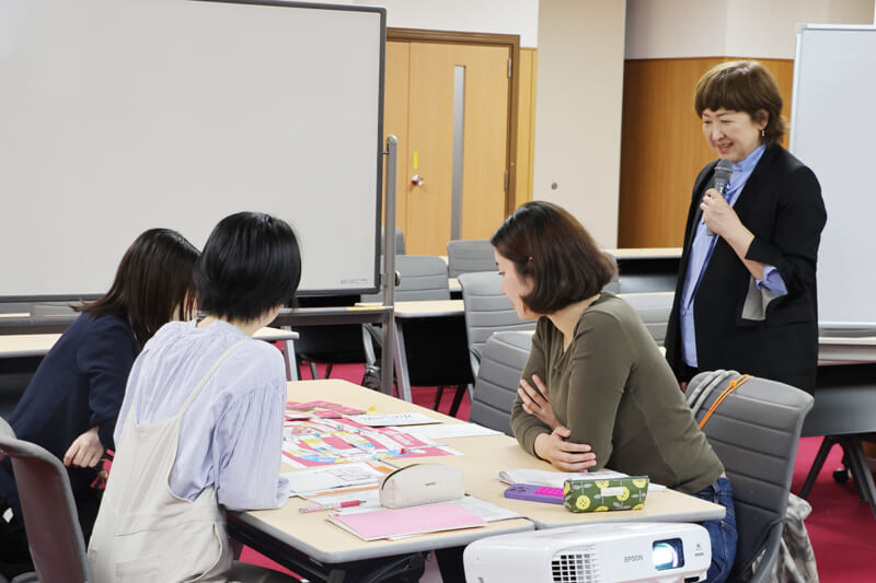 すごろく上では様々な人生が展開