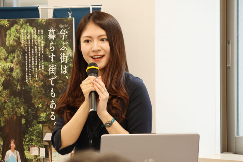 講演する千葉 真由佳さん