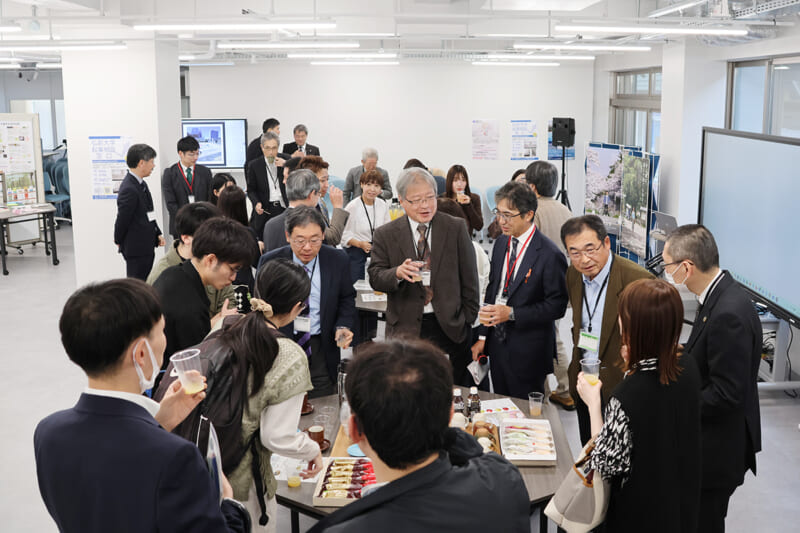 この日は「卒業生」として参加の教職員も