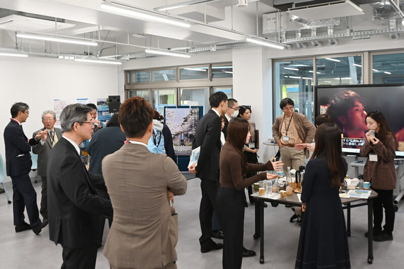 在学当時の思い出話も続々と