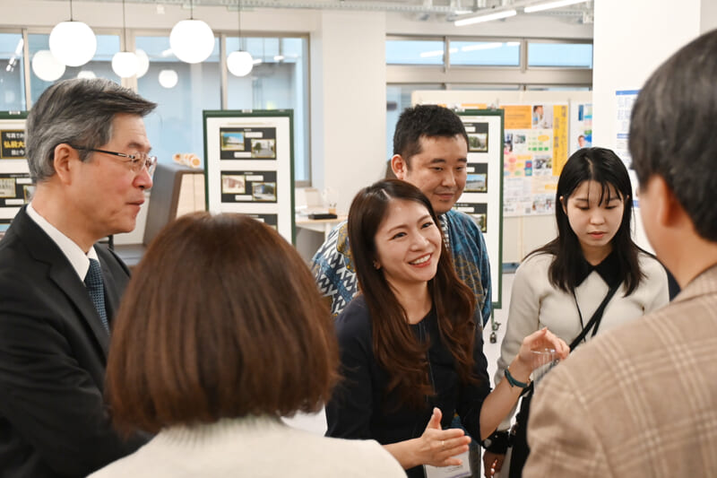 応援大使・千葉真由佳さんを囲んで