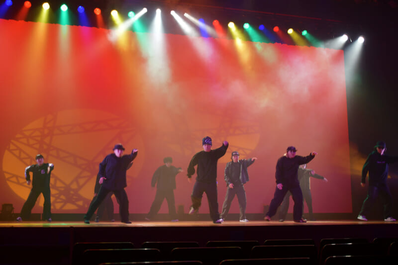 圧巻のダンスパフォーマンス