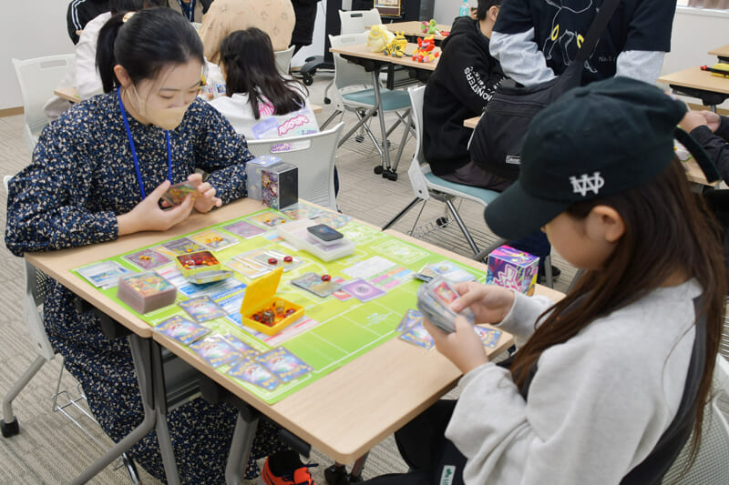 大人気のポケモンカードバトル体験会