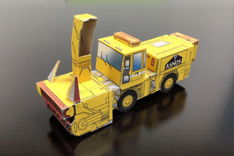 ④組み立て後のペーパークラフト