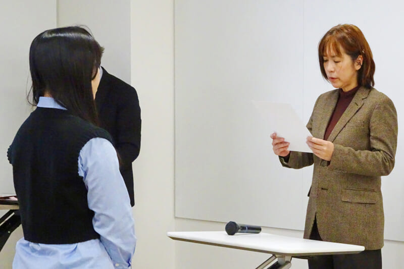  表彰状授与の様子