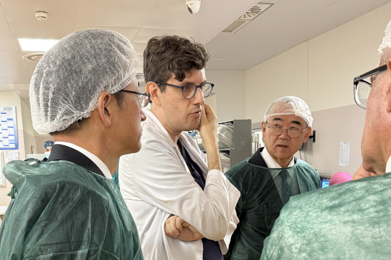 カターニア大学病院を視察する様子