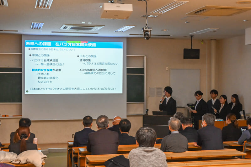 本町グループの発表の様子