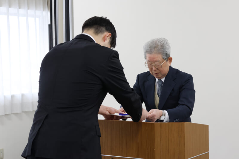 表彰状と副賞が授与された