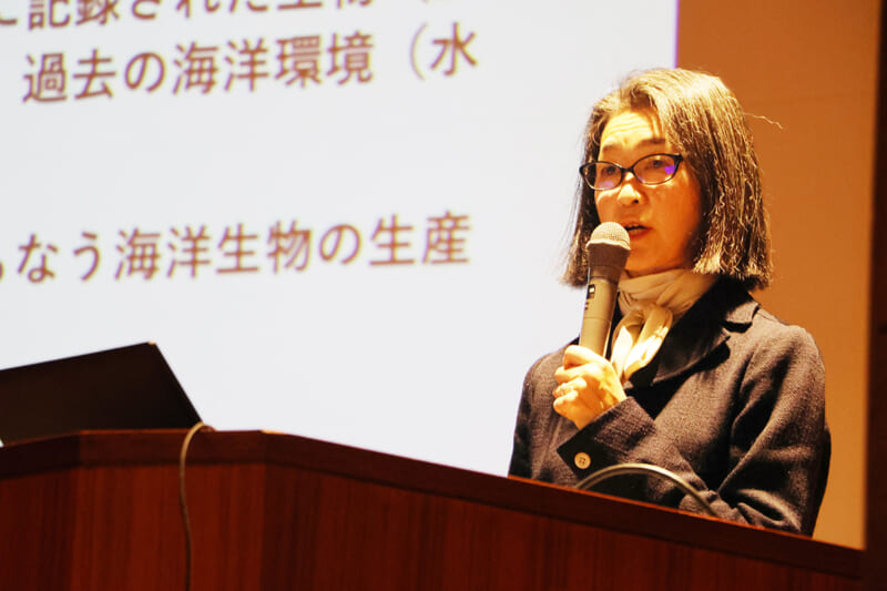 講演する原田さん