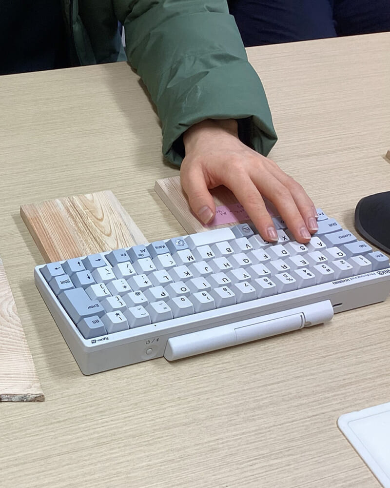 図3：サクラの木から作製したパームレスト