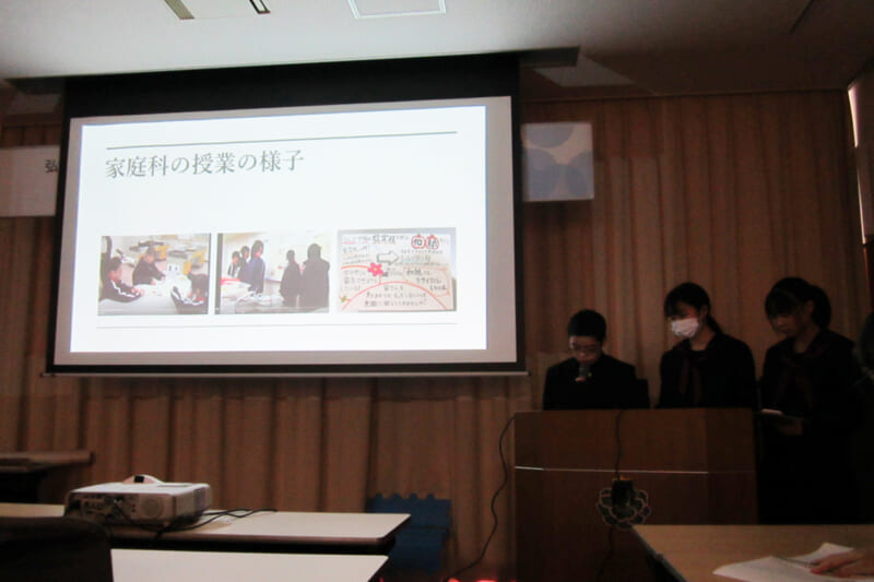 消費者フォーラム in HIROSAKIで発表する様子
