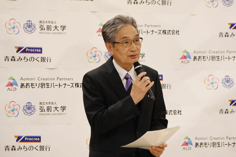 挨拶をする福田学長