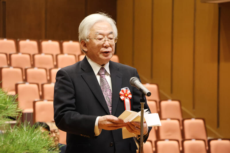 退職者表彰受章者謝辞の様子