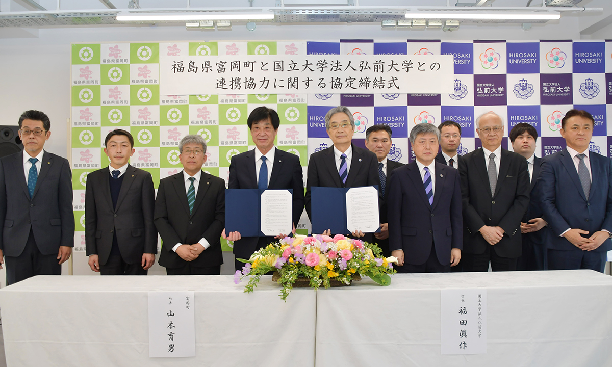 出席者全員による記念撮影