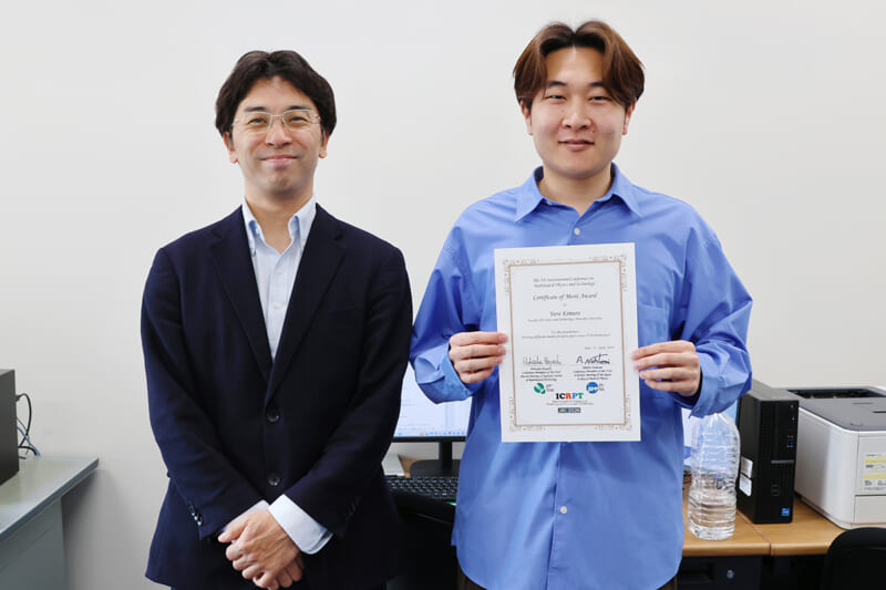 担当教員の尾崎助教（左）と木村さん（右）
