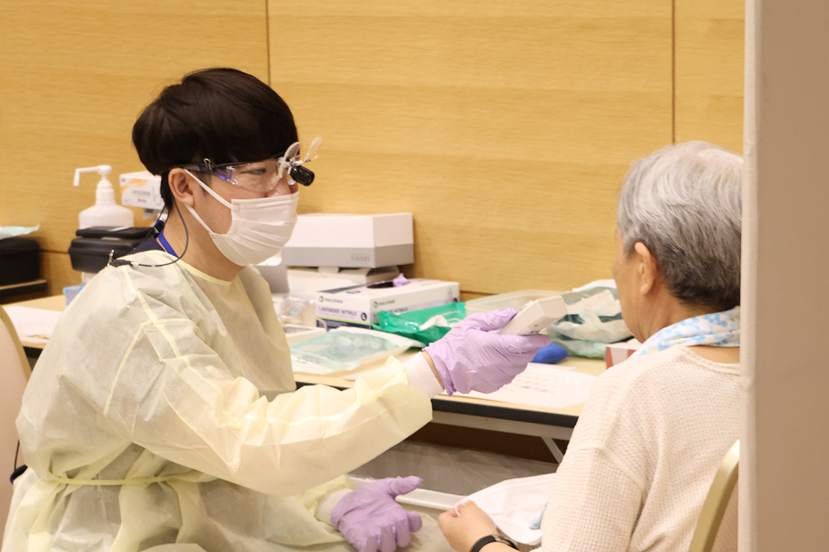 歯科診察の様子