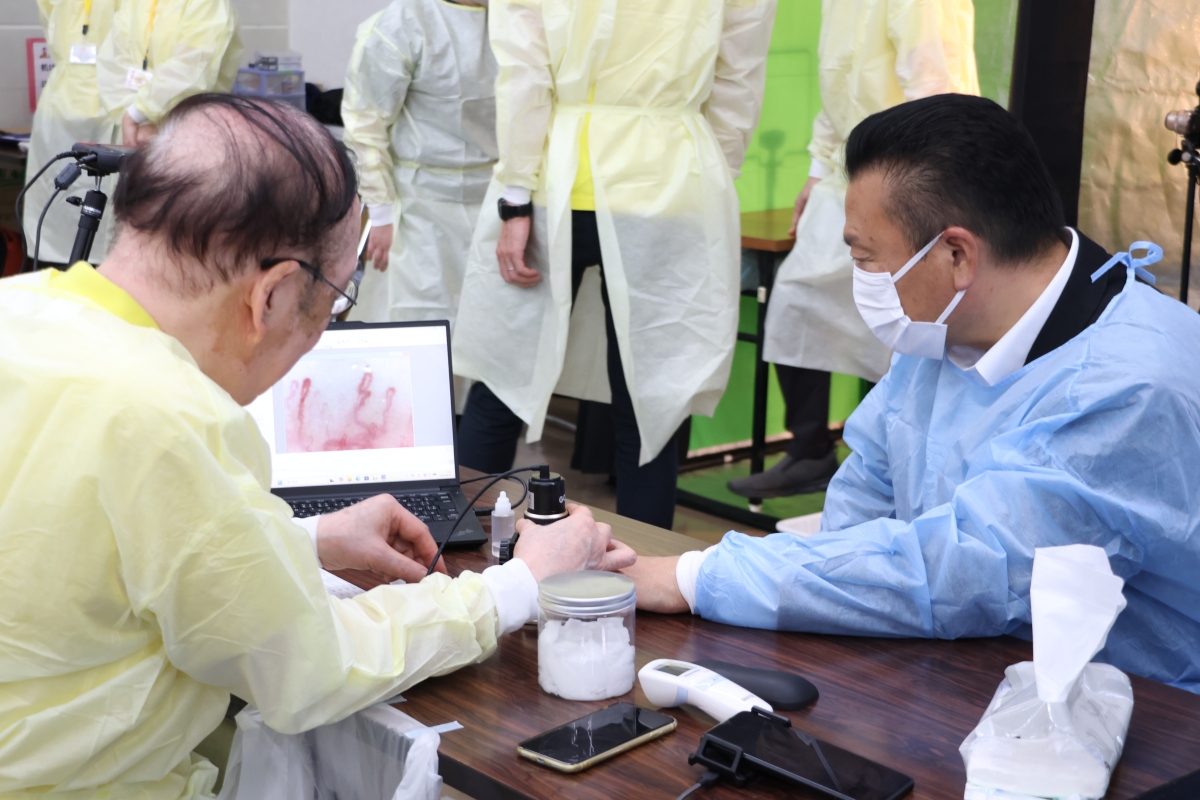 クラシエ 毛細血管測定体験の様子