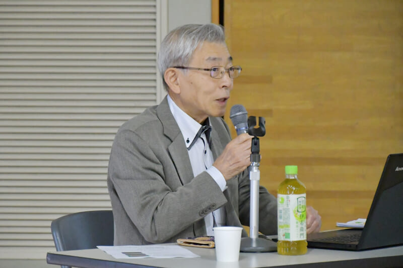 講義をする加藤名誉教授