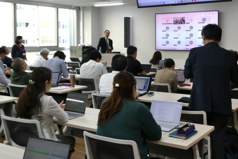 大学院講義ではWell-being研究の今後について学生・教職員と意見交換