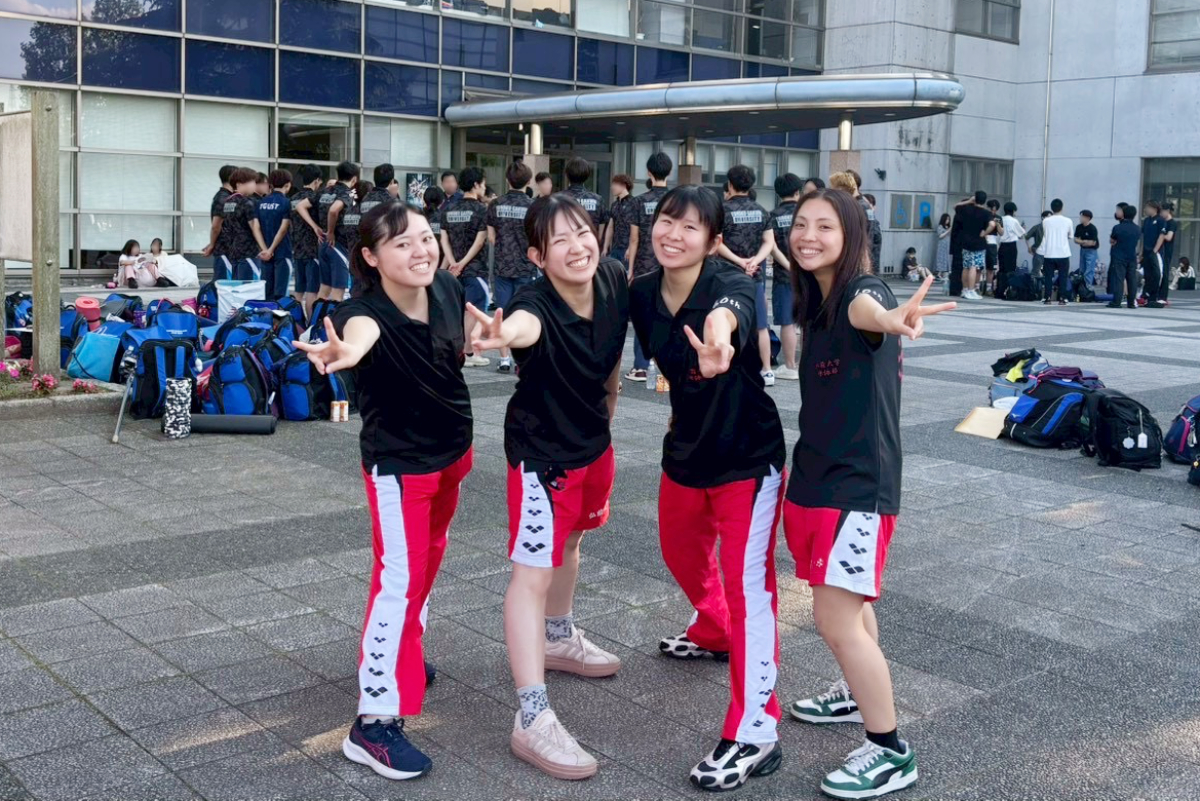 弘前大学水泳部の女子団体メンバー