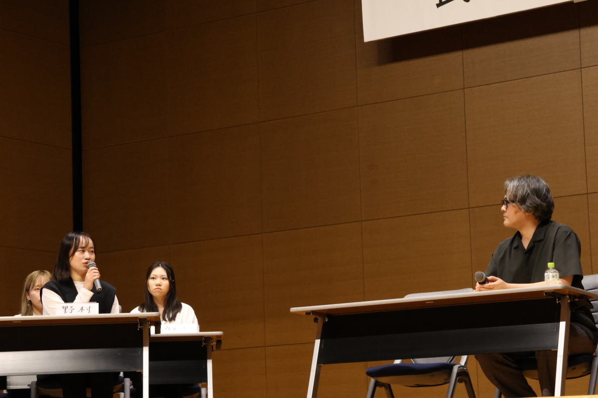 学生との対談の様子