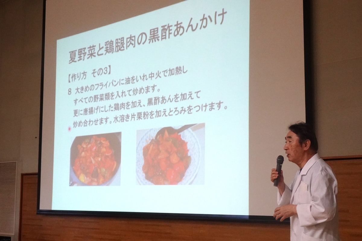 レシピ説明をする坂本料理研究家
