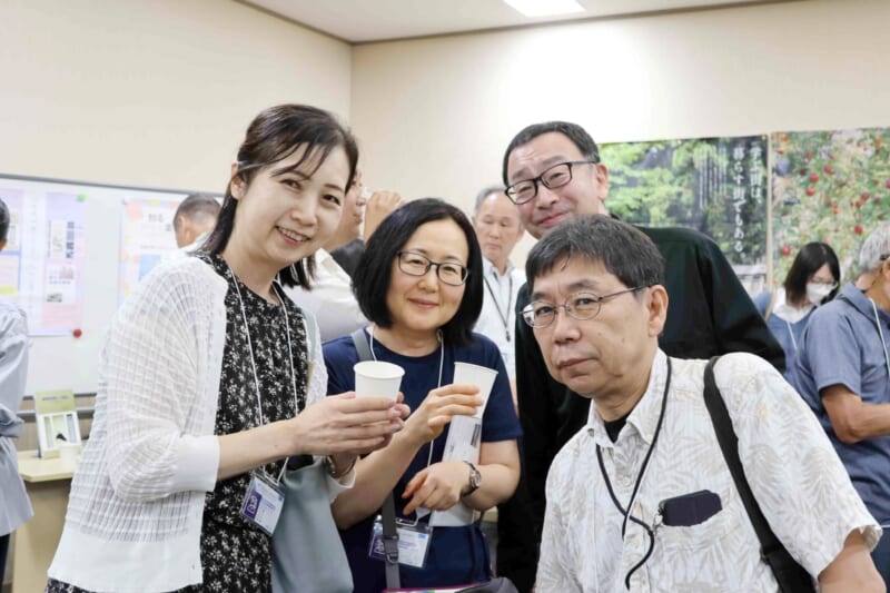 卒業生たちの集合写真