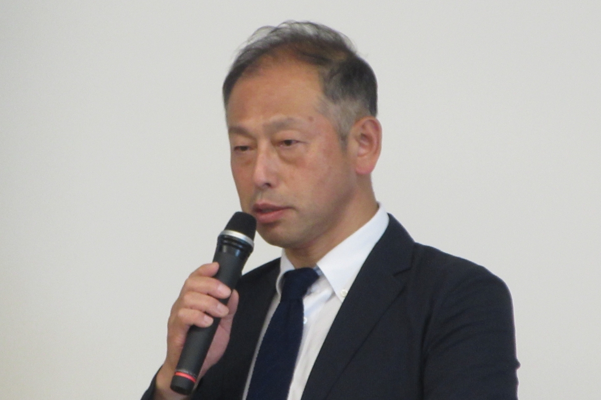 村下副学長の写真