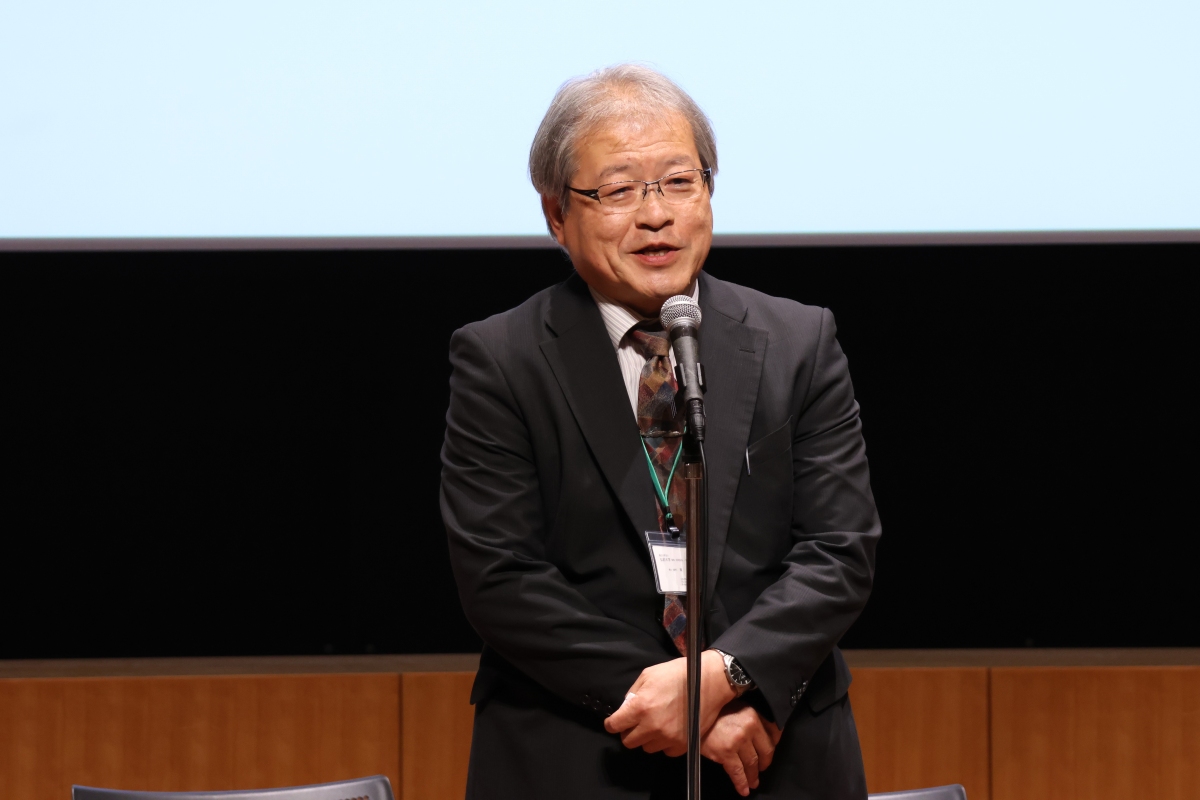 東理事(研究担当)・副学長